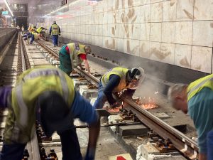 Výměna pražců. Foto: Zdopravy.cz / Vojtěch Očadlý