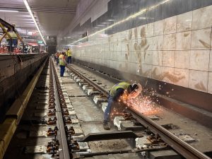Výměna pražců.
Foto: Zdopravy.cz / Vojtěch Očadlý