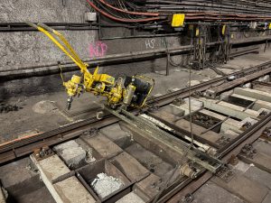 Odstranění šroubů.
Foto: Zdopravy.cz / Vojtěch Očadlý