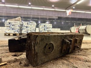 Stav dřevěných pražců odpovídá jejich stáří.
Foto: Zdopravy.cz / Vojtěch Očadlý