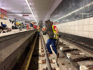 Těžká dřina na Muzeu.
Foto: Zdopravy.cz / Vojtěch Očadlý