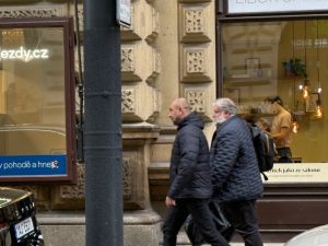 Martin Kolovratník v době zásahu NCOZ u sídla SŽ. Foto: Zdopravy.cz