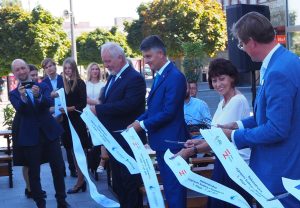 Generální ředitel SŽ Jiří Svoboda otevírá zrekonstruovanou budovu nádraží v Pardubicích. Foto: Zdopravy.cz, Jan Nevyhoštěný