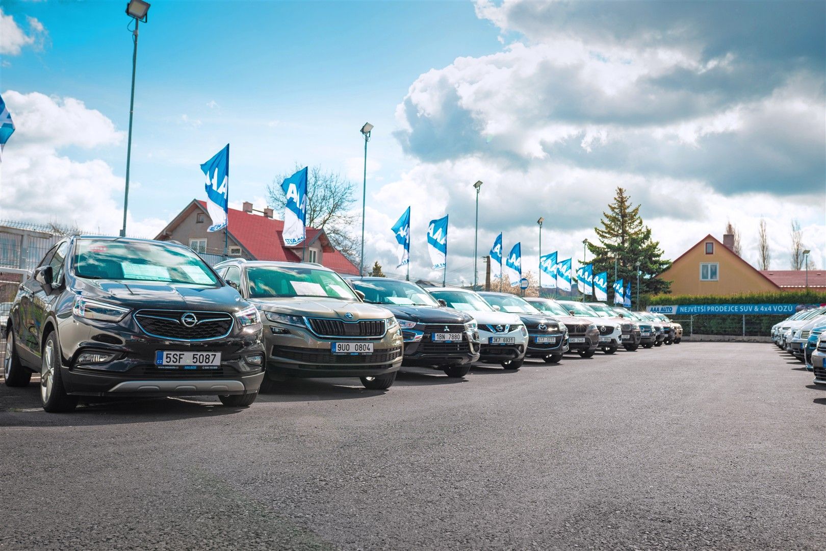 Vozy SUV v bazaru. Pramen: Aures Holdings