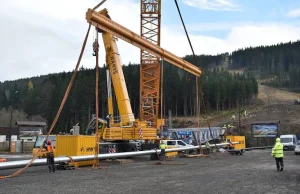 Instalace lyžařského mostu ve Špindlerově Mlýně. Foto: spindl.info