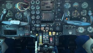 Letoun Mitsubishi MU-2 odstavený na letišti v Hradci Králové. Zdroj: Česká televize