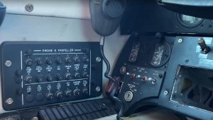 Letoun Mitsubishi MU-2 odstavený na letišti v Hradci Králové. Zdroj: Česká televize