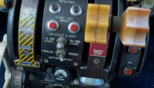 Letoun Mitsubishi MU-2 odstavený na letišti v Hradci Králové. Zdroj: Česká televize