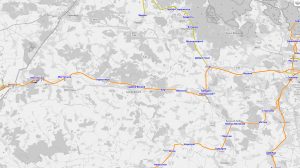 Trať Sknyliv–Mostyska (uprostřed snímku), která projde úpravou na evropský rozchod a umožní tak přímé spojení z Polska až na předměstí Lvova. Zdroj: Open Railway Map