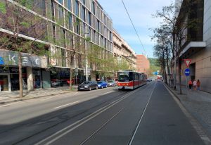 Provoz tramvají v Radlické ulici na Smíchově. Zdroj: Mapy.cz