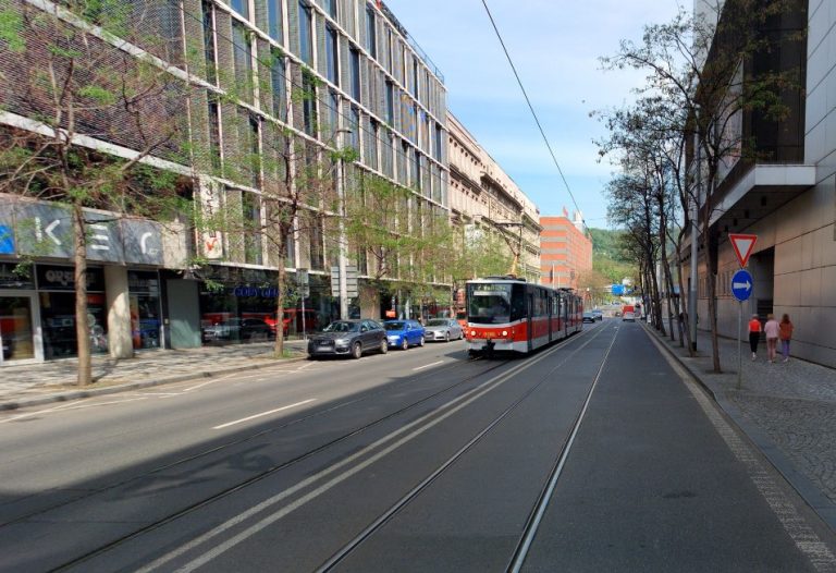 Provoz tramvají v Radlické ulici na Smíchově. Zdroj: Mapy.cz