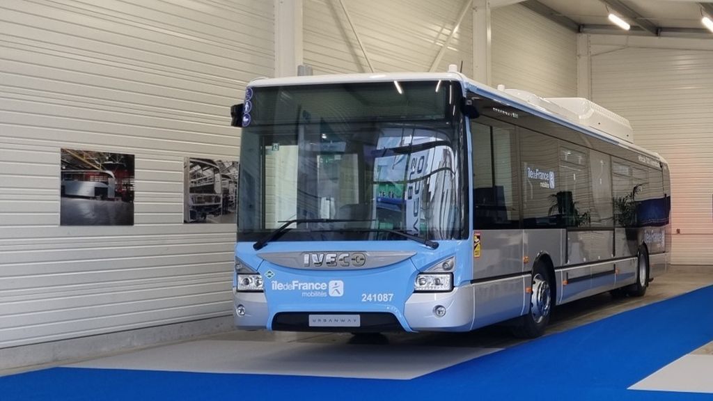 Autobus Iveco Urbanway CNG pro pařížskou metropolitní oblast. Pramen: Iveco Bus