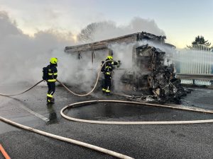 Požár autobusu u Chrastavy.
Zdroj: HZS LBK