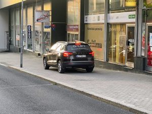 Pro některé řidiče v Liberci je příliš složité nejen za parkování platit, ale i dodržovat pravidla silničního provozu. Foto: Jan Sůra / Zdopravy.cz