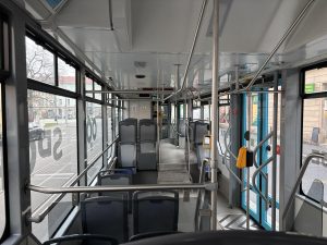 Současný interiér jedné z tramvají DPO. Foto: Zdopravy.cz / Vojtěch Očadlý