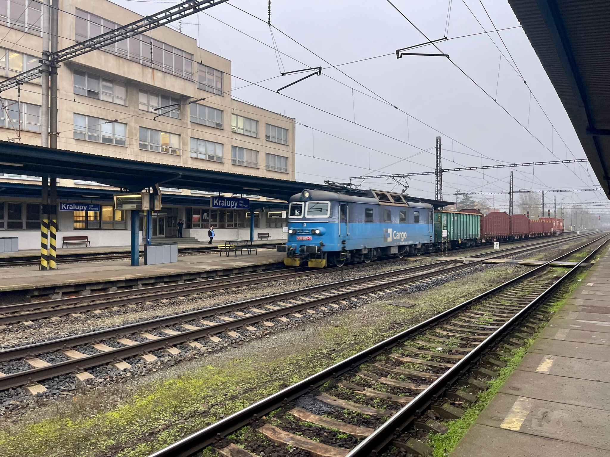 Nákladní vlak ČD Cargo ve stanici Kralupy nad Vltavou. Foto: Ondřej Kubala