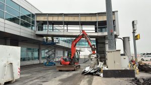 Práce na modernizaci stání u prstu C na Letišti Praha. Pramen: Strabag