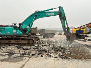 Práce na modernizaci stání u prstu C na Letišti Praha. Pramen: Strabag