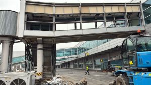 Práce na modernizaci stání u prstu C na Letišti Praha. Pramen: Strabag