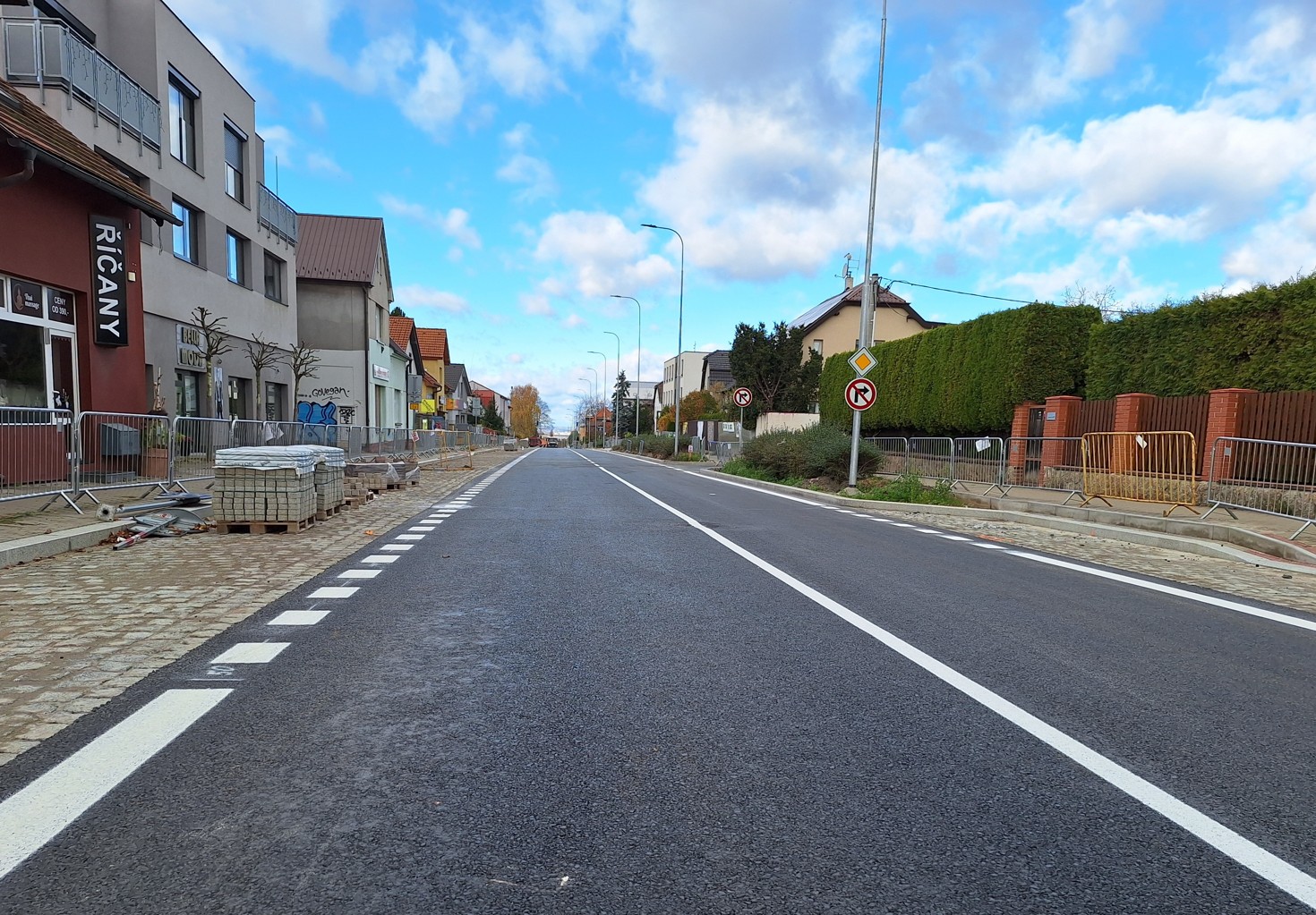 Dokončování průtahu Říčany na I/2. Foto: ŘSD