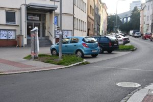 Parkování v budoucí zóně G v Plzni. Foto: Radka Žáková / Plzen.eu