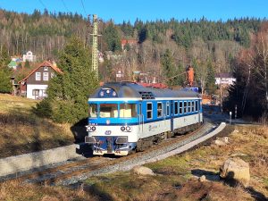 Motorový vůz 854.225 v Kořenově. Foto: Železniční společnost Tanvald