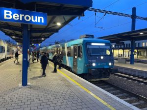 Jednotka 845 společnosti Arriva v Berouně. Autor: Zdopravy.cz/Ondřej Kubala