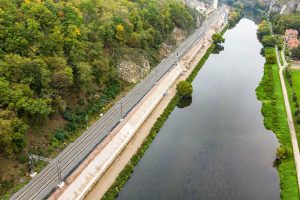 Modernizovaný úsek Karlštejn - Beroun. Foto: Správa železnic