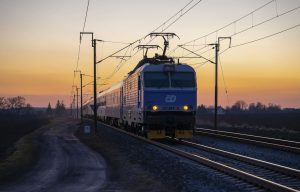 Lokomotiva 151.004 v čele rychlíku R951, Kamenné Zboží. Autor: Miroslav Boška