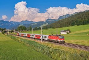 Kirchberg in Tirol, lokomotiva 1144.200, vlak REX 1524. Autor: Miroslav Boška