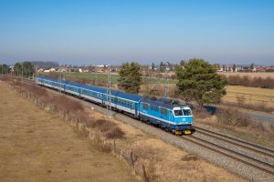 Lokomotiva 151.007 v čele rychlíku R925, Libice nad Cidlinou. Autor: Miroslav Boška