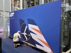 Přípravy na společnou tiskovou konferenci LOT / Smartwings. Zdroj: X.com