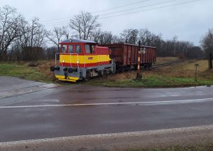 Hevlínská dráha s Prasátkem a nákladním vagonem (5. 12. 2025). Pramen: Hattrick Transport