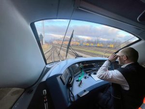 První vlak na po dlouhé výluce na trati z Liberce do Žitavy.   Foto: Jan Sůra / Zdopravy.cz