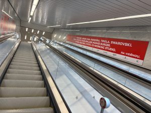 Reklamní smog na Pankráci.
Foto: Zdopravy.cz / Vojtěch Očadlý