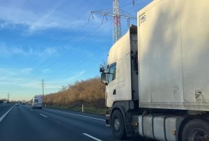 Inspekce silniční dopravy v akci na D11. Autor: Zdopravy.cz/Ondřej Kubala