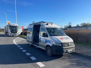 Inspekce silniční dopravy v akci na D11. Autor: Zdopravy.cz/Ondřej Kubala