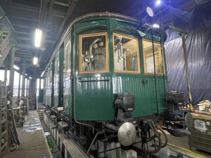 Parní motorový vůz Komarek v remíze ve Veselí nad Lužnicí. Autor: Zdopravy.cz/Jan Šindelář