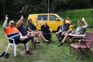 K záchraně nádraží zásadně přispěly brigády s účastí rodiny a přátel. Pramen: Archiv Štěpána Macháčka