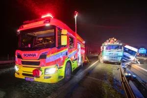 Nehodu na dálnici D56 u Ostravy způsobil přetížený kamion. Foto: HZS Moravskoslezského kraje.