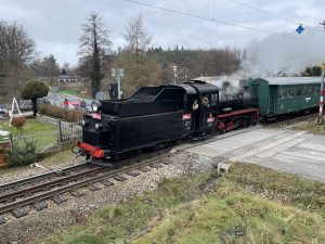 Parní vlak na splítce normální a úzké trati. Autor: Zdopravy.cz/Jan Šindelář