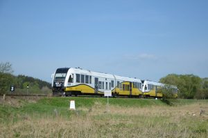 Motorové jednotky SA 134 dopravce Koleje Dolnoslaskie projíždějí v dubnu 2018 přes státní hranici v Meziměstí. Autor: Michal Roh/ČD Cargo