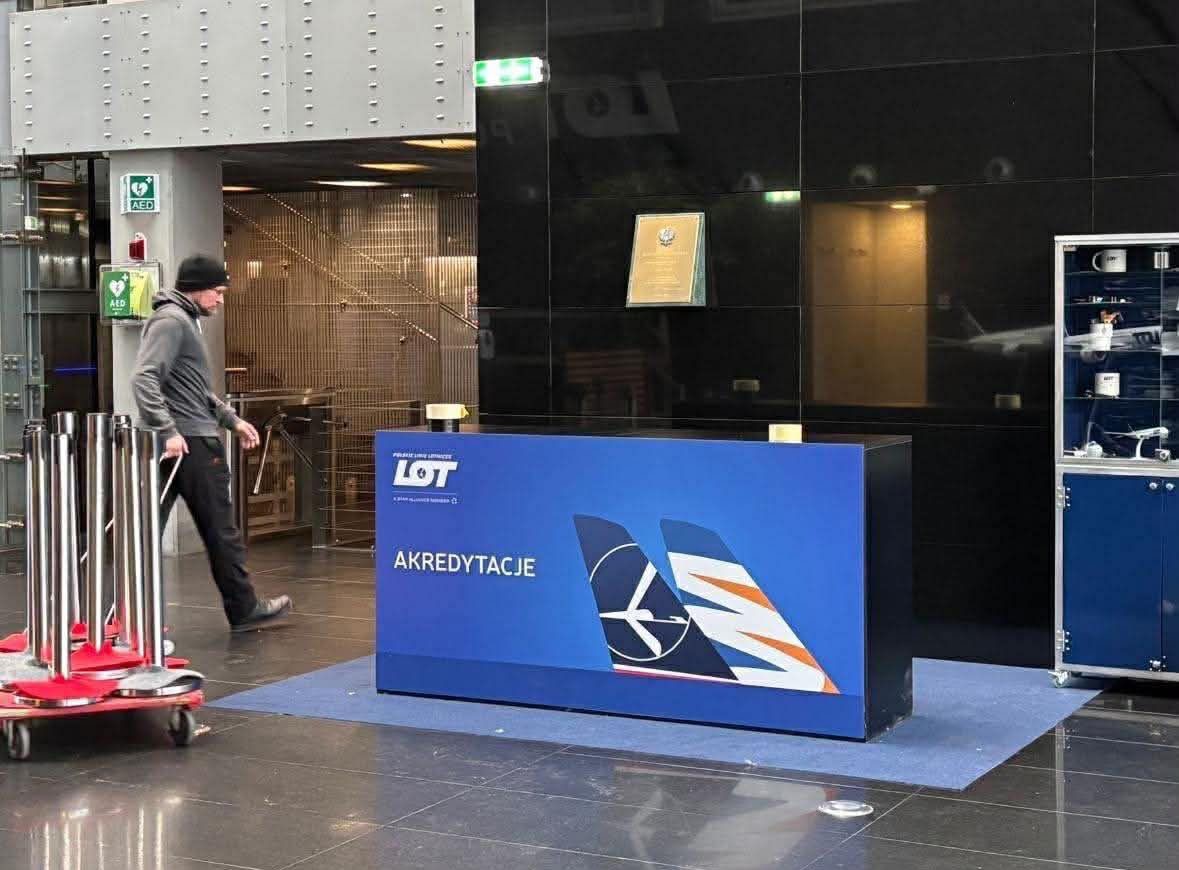 Přípravy na společnou tiskovou konferenci LOT / Smartwings. Zdroj: X.com