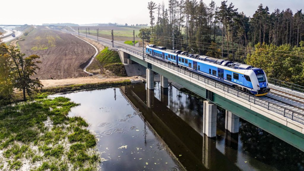 Jihočeský RegioPanter na IV. koridoru u Tábora. Pramen: České dráhy