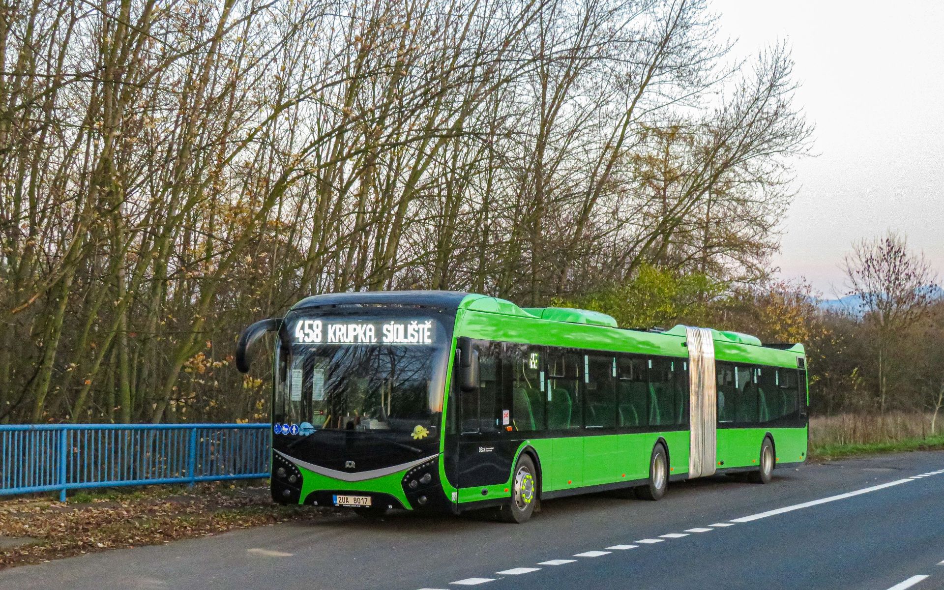 Autobus SOR NS 18 v barvách DÚK. Foto: Jakub Ševic, DSÚK