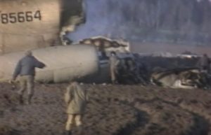 Havárie sovětského letounu Tu-154 u Dubence a nálet místních na kontraband cigaret. Zdroj: Archiv ČT24