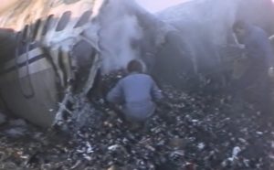 Havárie sovětského letounu Tu-154 u Dubence a nálet místních na kontraband cigaret. Zdroj: Archiv ČT24