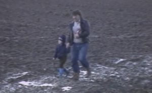 Havárie sovětského letounu Tu-154 u Dubence a nálet místních na kontraband cigaret. Zdroj: Archiv ČT24