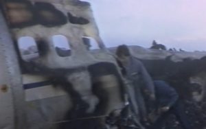 Havárie sovětského letounu Tu-154 u Dubence a nálet místních na kontraband cigaret. Zdroj: Archiv ČT24