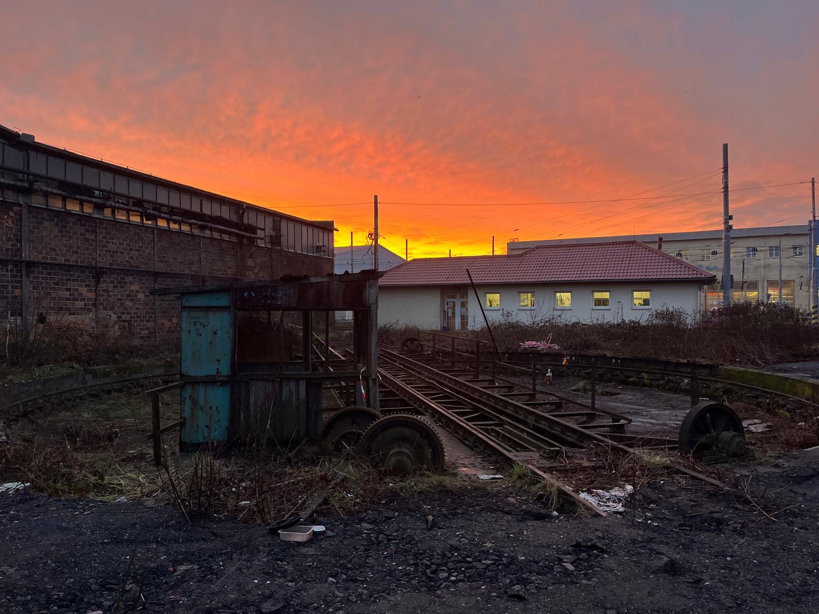Přesun točnice. Foto: TSS Grade Petr Mikyska